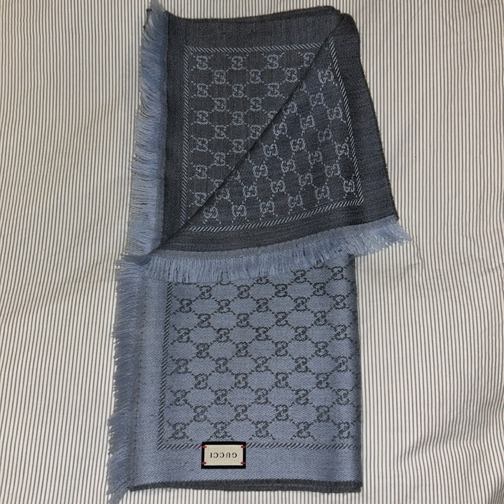 AUTHENTIC GUCCI Blue Reversible GG Pattern Woven Scarf